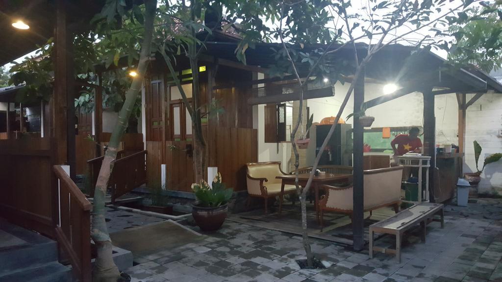 Ndalem Mj Homestay Yogyakarta Exterior foto